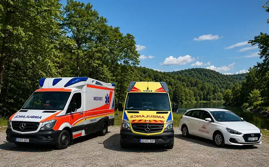 MediSec saját mentőgépkocsi flotta a kakucsi mentőállomáson – mentőautók rendezvénybiztosításhoz és betegszállításhoz Rendezvényen, betegszállításban és mentésben – az év minden napján.