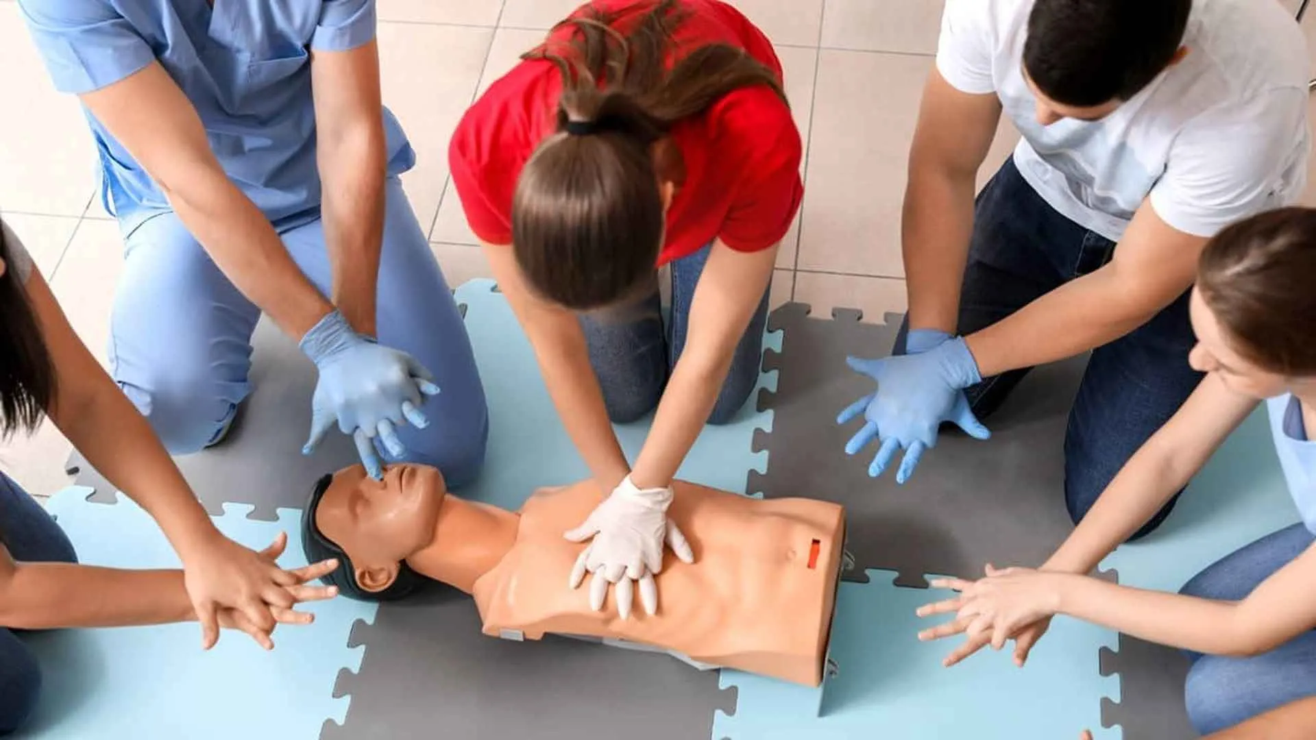 Újraélesztés oktatása munkatársaknak